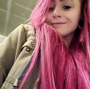 Meet your Posher, Becca